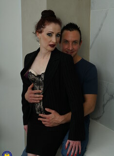 This housewife loves to fool around with her toy boy