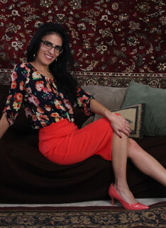 Skinny American housewife playing with her pussy