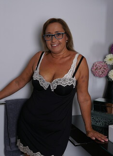 Spanish housewife Conchita loves playing with her pussy