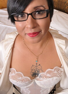 Latin housewife playing with her pussy