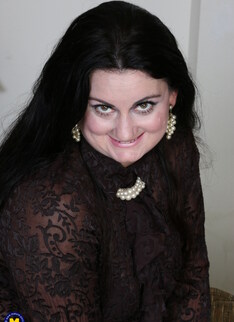 Curvy American housewife getting wet and wild