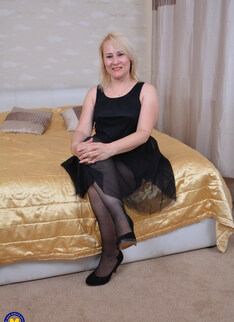Naughty British housewife getting very kinky