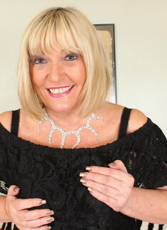 Chubby British mature lady doing her younger lover