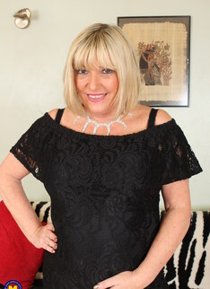 Chubby British mature lady doing her younger lover