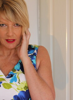Naughty British housewife Amy got a present from a fan