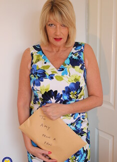 Naughty British housewife Amy got a present from a fan