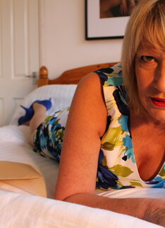 Naughty British housewife Amy got a present from a fan