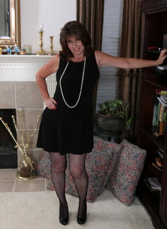 Mature housewive gets very wet