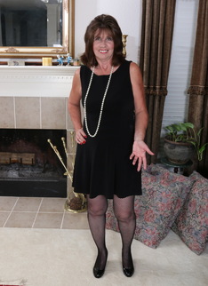 Mature housewive gets very wet