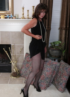 Mature housewive gets very wet