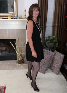 Mature housewive gets very wet