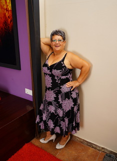 Nauchty chubby mature lady playing with herself