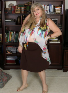Mature American BBW playing with herself