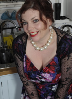 Chubby British mature lady playing with herself