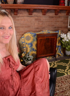 Horny big breasted American housewife playing alone