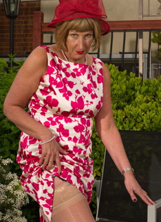 Horny British mature lady playing in the garden