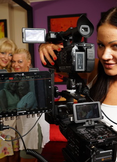 Three old and young lesbians making a special homevideo