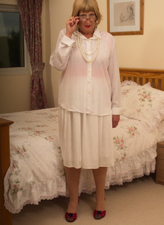 Chubby British mature lady getting naughty