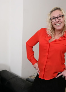 Horny British mature lady playing with her wet pussy