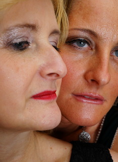 These naughty housewives love to have great lesbian sex