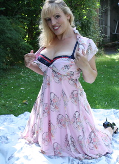 Hot Blonde British mom playing on a picnic