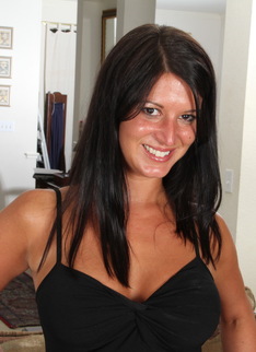 Hot USA MILF showing off her rocking body