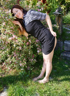 Horny housewife playing in her garden