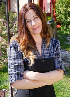 Horny housewife playing in her garden