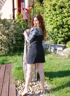 Horny housewife playing in her garden