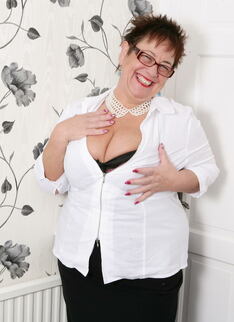 Hot British Bbw Showing Off Her Succulent Body