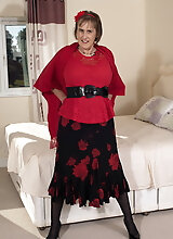 This British Mature Lady Loves To Get Her Dirty Mind On